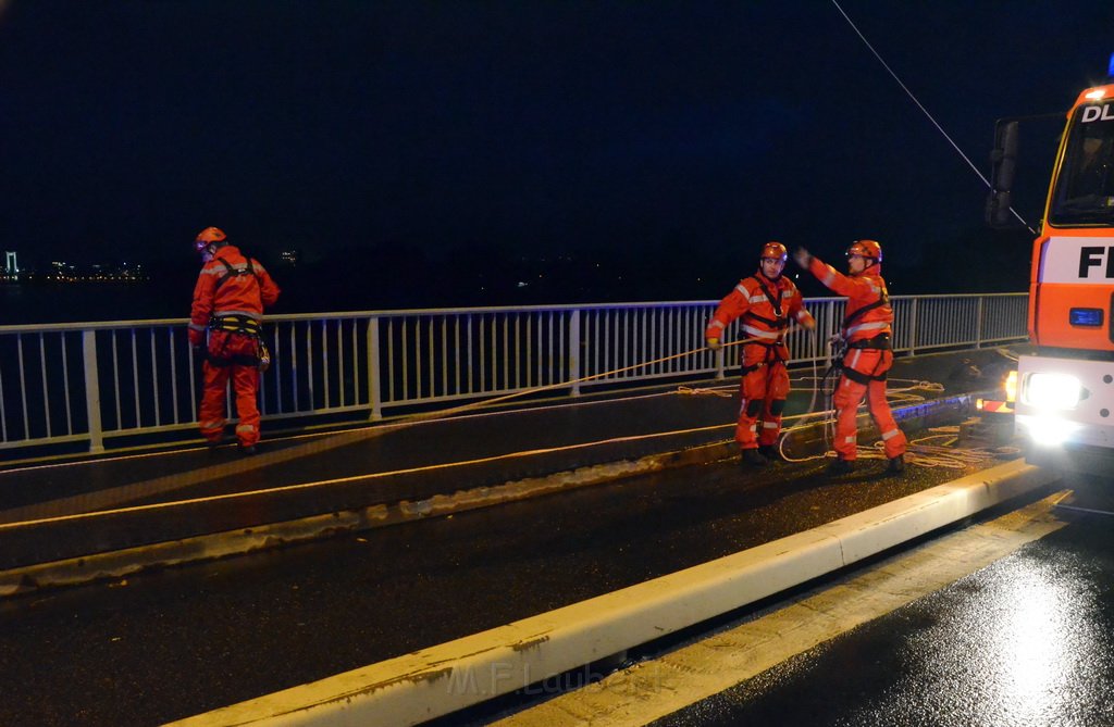 Einsatz BF Hoehenretter Koelner Seilbahn Hoehe Zoobruecke P2322.JPG